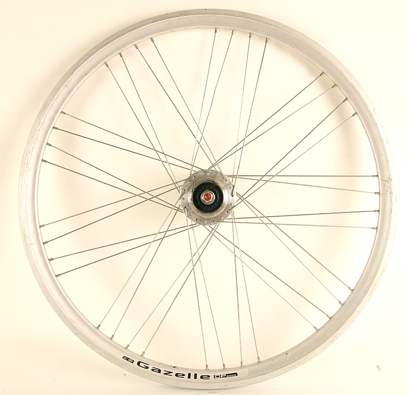 Voorwiel 28 inch met naafdynamo gazelle 9x4