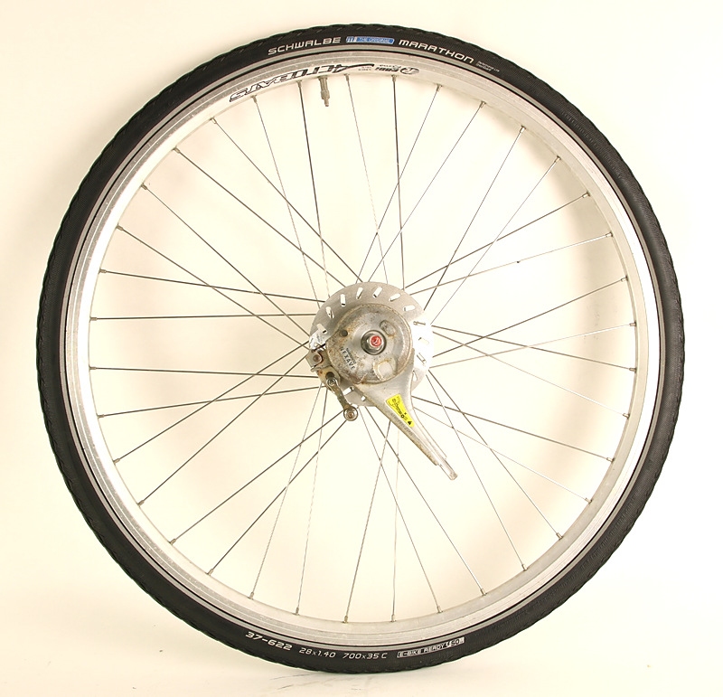 Voorwiel 28 inch met naafdynamo gebruikt