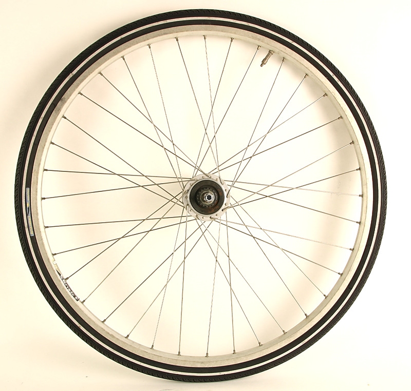 Voorwiel 28 inch met naafdynamo gebruikt